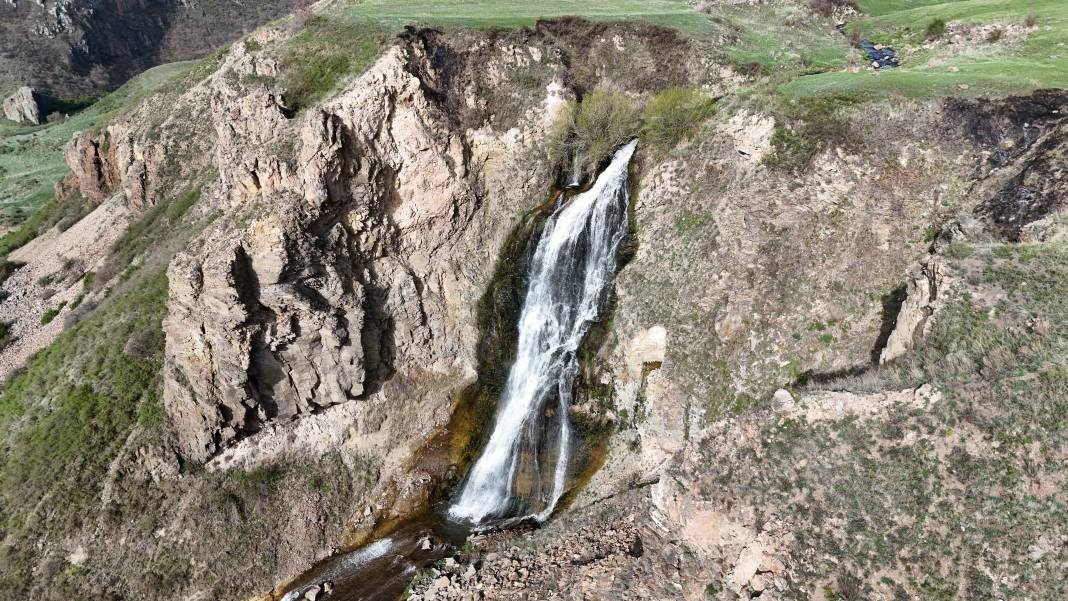 Karlar eridi Susuz Şelalesi’nde kartpostallık görüntüler oluştu - Resim: 7